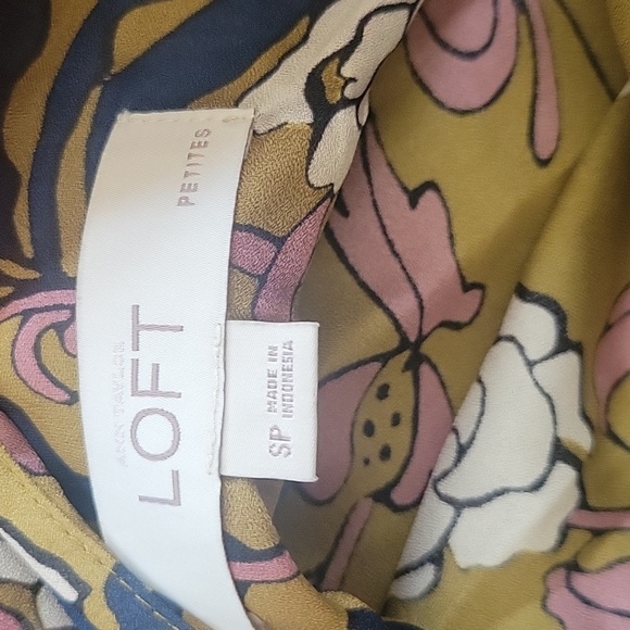 LOFT floral top - Picture 9 of 11